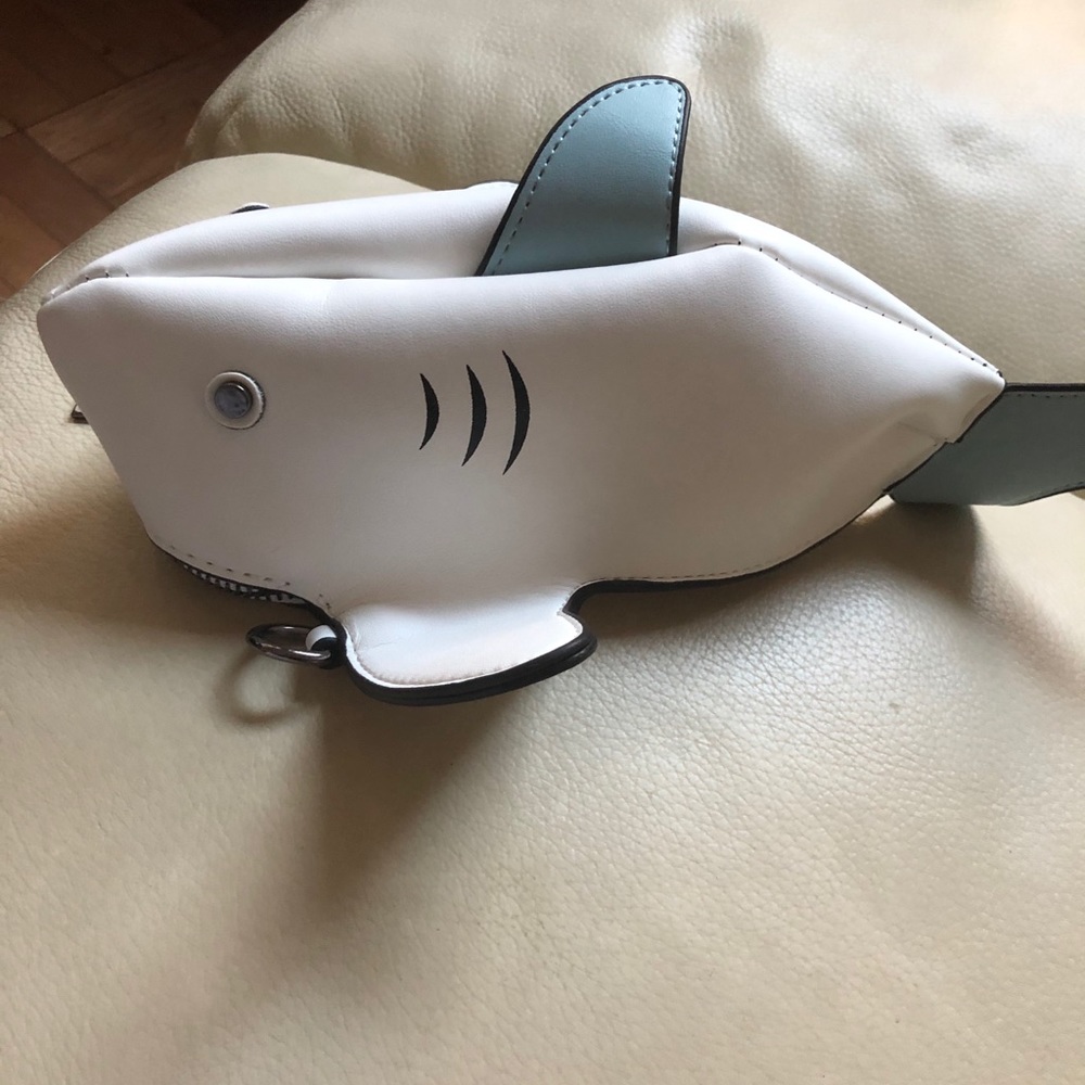 Adorable Great White Shark 🦈 bag - Picture 6 of 6